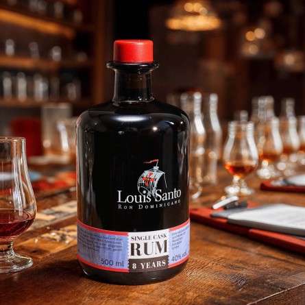 Louis Santo 8 Jahre Single Cask Rum schon im Glas gehabt!